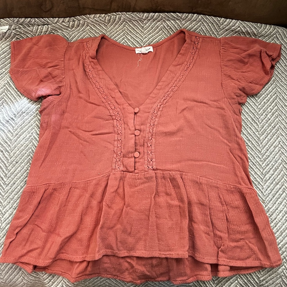 Size small Eyeshadow pink blouse